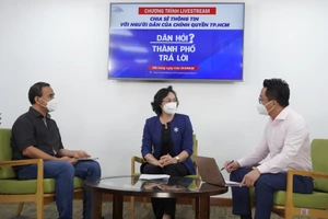 Hình ảnh tại buổi Livestream "Dân hỏi - Thành phố trả lời" tối 8/10. Ảnh: Vân Anh.