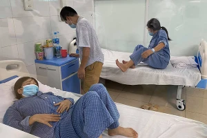 Bệnh nhân yên tâm điều trị tại Bệnh viện Thanh Nhàn. Ảnh: Nhân dân.