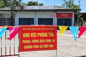 Phong tỏa quán cơm Yến Nam nơi bệnh nhân 13960 làm chủ. Ảnh minh họa: Thái Bình.