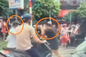 Video: 2 người đàn ông đấm bốc giữa phố Hà Nội để giải quyết mâu thuẫn