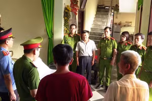 Hàng nghìn hóa đơn giá trị gia tăng mặt hàng xăng dầu đã được đối tượng Nhật mua khống rồi bán lại kiếm lời.