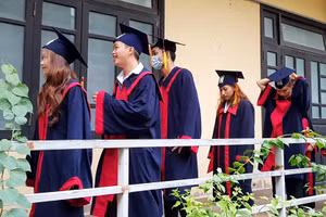 Hơn 650 kỹ sư và bác sĩ xúc động nhận bằng tốt nghiệp