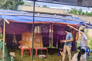 Đám tang nạn nhân vụ tai nạn giao thông thảm khốc làm 4 người chết tại Thừa Thiên - Huế.