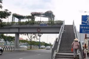 Đề xuất làm cầu vượt cho người đi bộ qua đường Trịnh Văn Bô ở Hà Nội