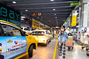 Không để xảy ra tình trạng 'thổi giá' taxi tại sân bay