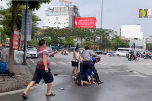 Tạm giữ 2 người hành hung phóng viên Đài PT&TH Hà Nội