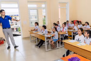 Với mô hình tiên tiến, ngoài chương trình GDPT, học sinh sẽ được học thêm chương trình tăng cường như Tin học, Ngoại ngữ, kỹ năng sống... với cam kết đầu ra.