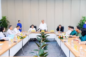 Chủ tịch nước Nguyễn Xuân Phúc làm việc với Khu Công nghiệp VSIP Nghệ An.