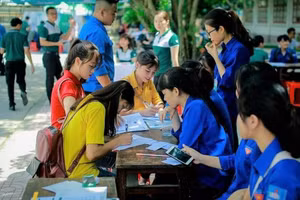 Tân sinh viên nhập học tại Trường ĐH Vinh (Nghệ An). Ảnh: NTCC.