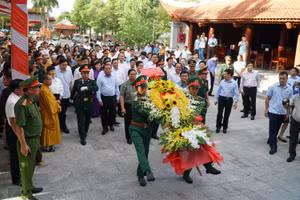 Thủ tướng Phạm Minh Chính dâng hương tưởng niệm các Anh hùng liệt sĩ tại Nghĩa trang quốc tế Việt - Lào