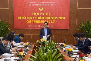 Phó Giám đốc Sở GD&ĐT Hà Nội Phạm Xuân Tiến chủ trì hội nghị.