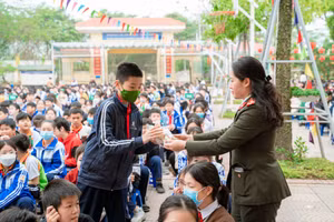 Buổi tuyên truyền cho học sinh về tác hại của ma túy tại trường THCS Thanh Liệt (huyện Thanh Trì, Hà Nội).