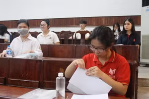 Thí sinh dự thi vào trường THPT chuyên Đại học Sư phạm năm 2023.