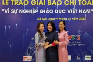 Nhóm tác giả Báo Đại Đoàn Kết đạt giải Nhất tại giải Báo chí Vì sự nghiệp Giáo dục Việt Nam năm 2022. 