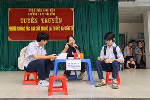 Buổi tuyên truyền phòng chống tác hại thuốc lá của học sinh Trường THCS Sài Đồng