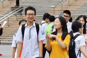 Học sinh thi vào lớp 10 Trường THPT chuyên Hà Nội Amsterdam năm 2022.