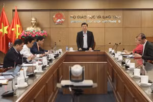 Thứ trưởng Nguyễn Hữu Độ chủ trì buổi làm việc.