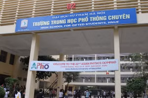 Các thí sinh dự thi vào Trường THPT chuyên Đại học Sư phạm năm 2022.