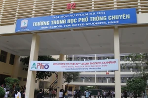 Các thí sinh dự thi vào Trường THPT chuyên Đại học Sư phạm năm 2022.