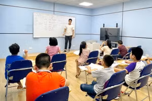 Các trung tâm ngoại ngữ, tin học, bồi dưỡng kỹ năng đóng vai trò quan trọng trong thực hiện nhiệm vụ giáo dục.