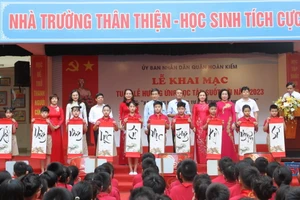 Quận Hoàn Kiếm gửi thông điệp đến tuần lễ hưởng ứng học tập suốt đời năm 2023: Xây dựng năng lực tự học trong kỷ nguyên số.