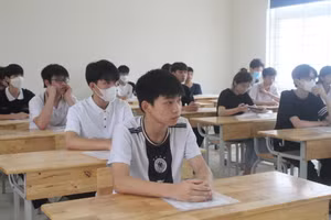 Thí sinh dự thi vào lớp 10 tại Hà Nội.