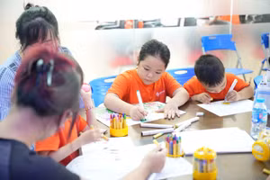 Học sinh hào hứng với lớp học.