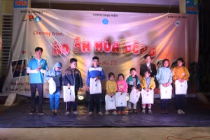 Mùa Đông ấm áp với người dân, học sinh nghèo tại Thừa Thiên Huế.