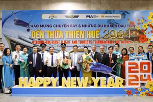 Thừa Thiên Huế đón chuyến bay đầu tiên với 200 hành khách 'xông đất' năm mới.