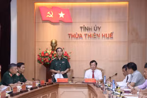 Bộ trưởng Bộ Quốc phòng Phan Văn Giang làm việc với tỉnh Thừa Thiên Huế