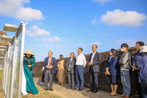 Gần 100 tài liệu được công bố tại triển lãm ‘Kinh thành Huế - dấu xưa còn lại’. (Ảnh: Hoàng Hải)