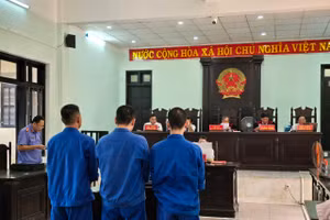 Các bị cáo tại phiên tòa.