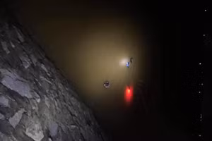 Tông vào cột mốc, nạn nhân rơi xuống mương nước tử vong