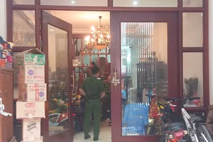 Cơ quan chức năng khám xét nhà của Nguyễn Ngọc Anh. ảnh IT