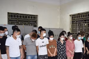 Ninh Bình: 24 thanh niên tụ tập hát karaoke bất chấp dịch Covid-19