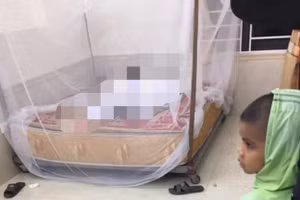 Chạy xe 3 bánh trước nhà, 2 anh em ruột đuối nước thương tâm  