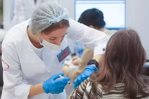 Tiêm vắc xin Covid-19 tại Nga.