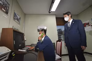 Quan chức chính phủ Hàn Quốc điện đàm với phía Triều Tiên.