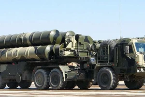 Hệ thống phòng không “rồng lửa” S-400.