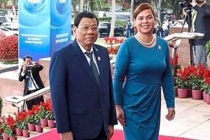 Tổng thống Philippines Rodrigo Duterte và con gái Sara Duterte-Carpio.