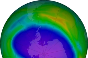 Lỗ hổng tầng ozone ở Nam Cực.