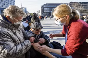 Tiêm vắc xin Covid-19 ở Đức.