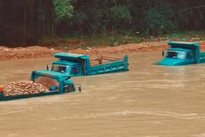 Mưa lũ gây lụt lội ở Sơn Tây, Trung Quốc