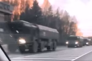 Vũ khí Nga được cho là hướng về biên giới Ukraine.