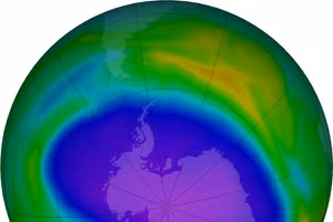 Lỗ hổng tầng ozone ở Nam Cực.