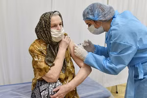 Tiêm vắc xin Covid-19 ở Ukraine.