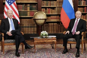 Tổng thống Mỹ Joe Biden (trái) và Tổng thống Nga Vladimir Putin.