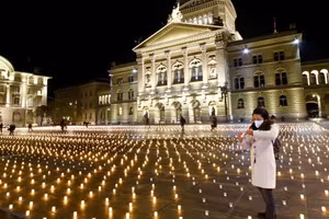 Thụy Sĩ thắp nến tưởng niệm nạn nhân Covid-19.