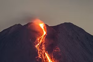 Núi lửa Semeru của Indonesia phun trào.
