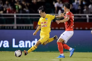 Kiatisak giải thích lý do không để Văn Toàn đá 11m dù ‘tịt ngòi’ từ đầu giải 